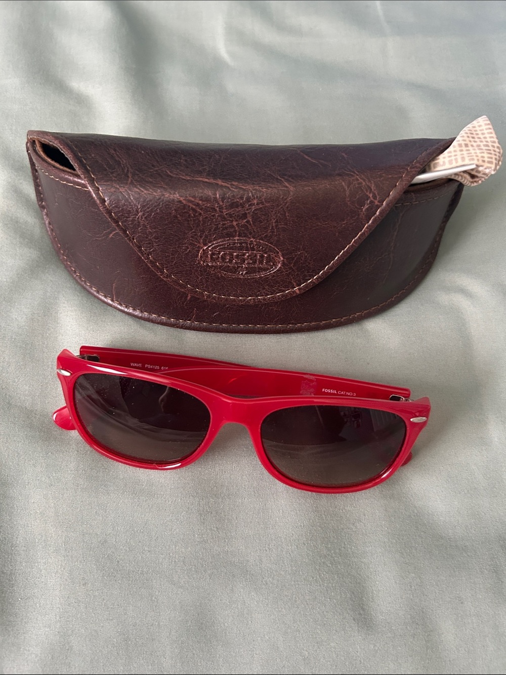 Fossil women’s Red Sunglasses with Brown Leather Case